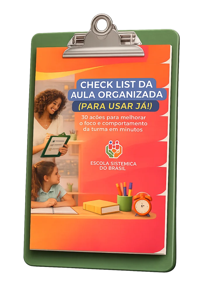 Checklist da Aula Organizada em prancheta