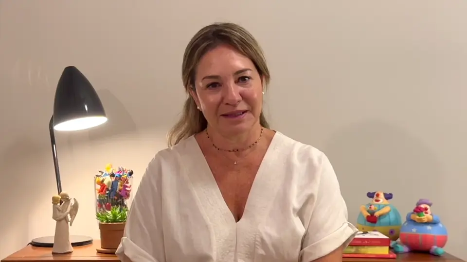 Fabiana Marçal de Oliveira apresentando a Formação em Pedagogia Sistêmica